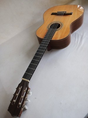 violão clássico modelo n3 de louro preto com tampo em cedro canadense (90 dias uteis para construção)
